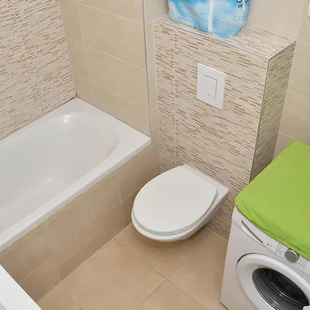 Leon Sa Privatnim Parkingom 扎达尔