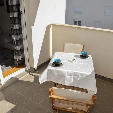 Leon Sa Privatnim Parkingom 扎达尔