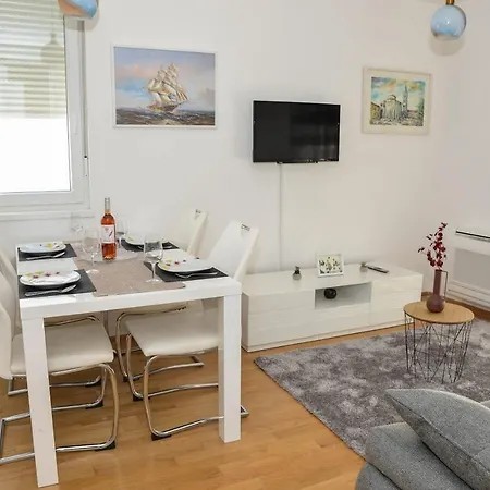 Leon Sa Privatnim Parkingom *