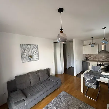 Slatki Leon Sa Private Parking Appartement