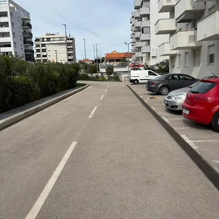 Slatki Leon Sa Private Parking Appartement