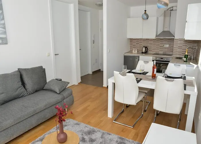 Leon Sa Privatnim Parkingom Apartmán