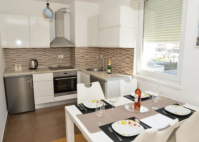 Leon Sa Privatnim Parkingom * Zadar